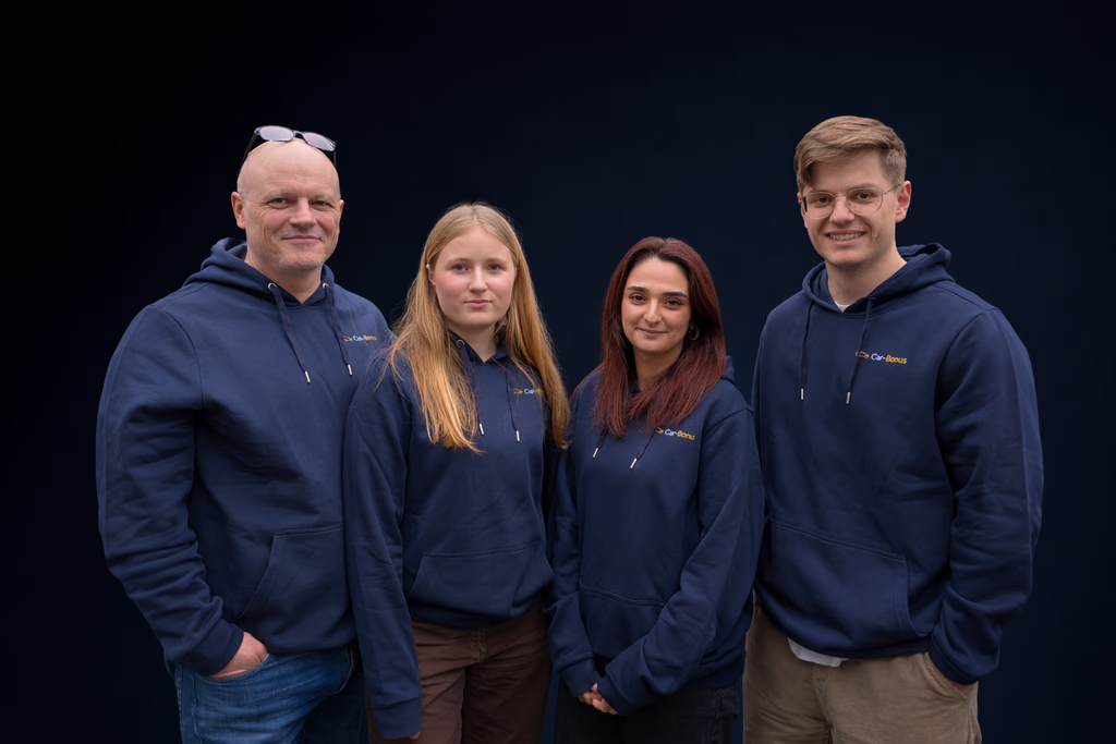 Das Car-Bonus Team – Matthias, Sofiia, Shabana und Max